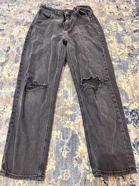 American Eagle Size 2 Short Black Distressed Jeans